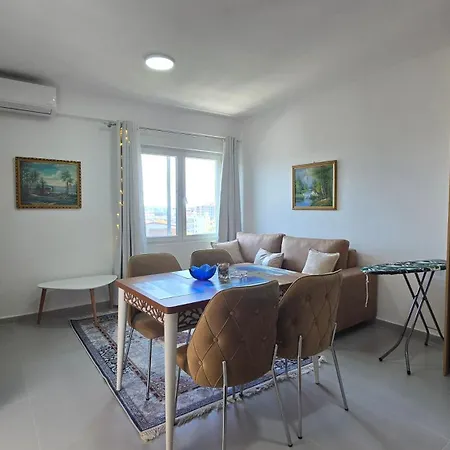 Seaside Daire Golem (Tirana)